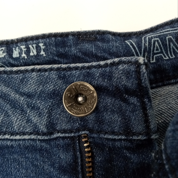 Woman's Vans Distressed Denim Cutoff Jean Shorts Size 5 - Picture 5 of 7